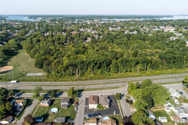 Building Photo - 273 Division St