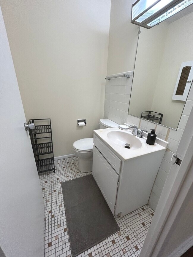 Building Photo - 1567 Ridge Ave
