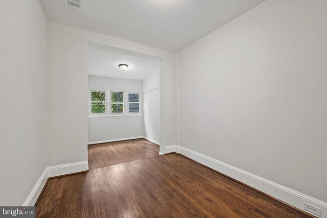 Building Photo - 3551 Hertford Pl NW