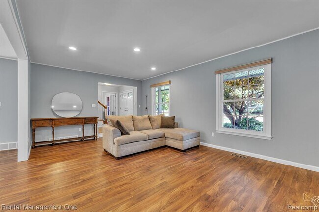 Building Photo - 3015 High Pointe Ct