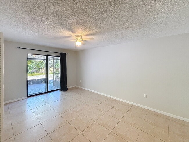 Building Photo - 10597 101st Ave