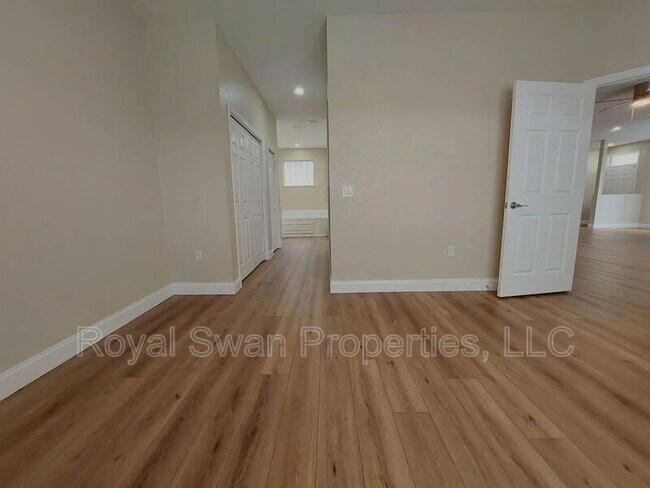 Building Photo - 611 Grasslands Village Cir