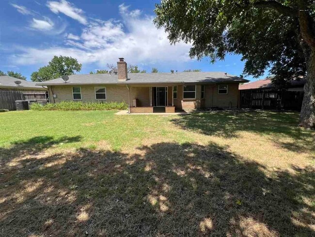 Building Photo - 3505 Regina Cir