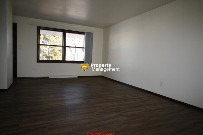 Building Photo - Neenah side by side duplex