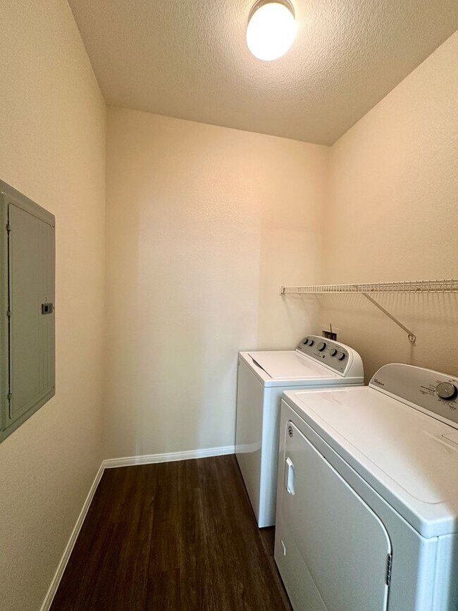 Building Photo - 9975 Peace Way