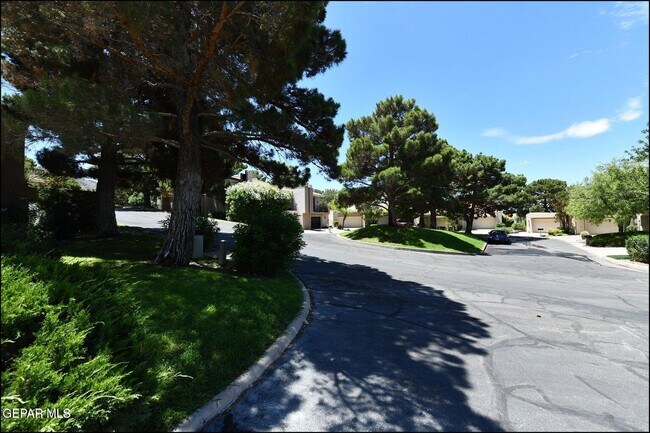 Building Photo - 5900 Mira Hermosa Dr