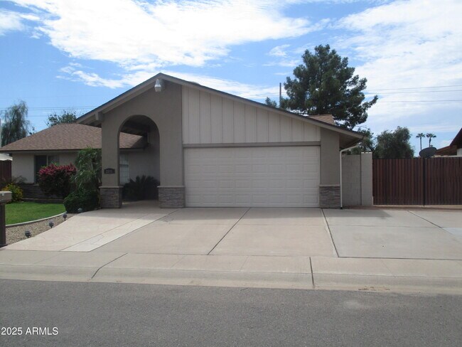 Primary Photo - 2691 W Bentrup St