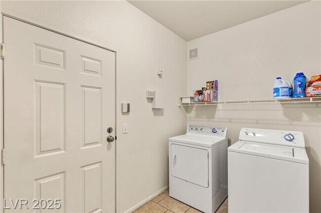 Building Photo - Spacious Two-Bedroom Condo with Resort-Sty...