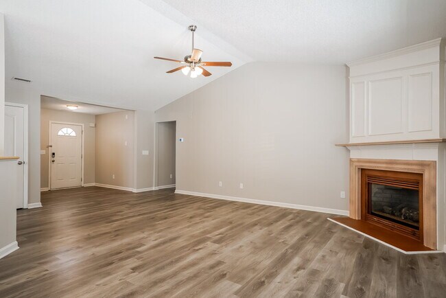 Building Photo - 204 Yellow Jasmine Path