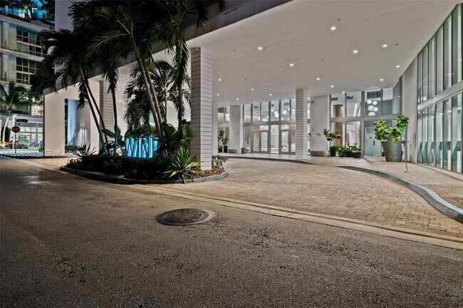 Building Photo - 350 S Miami Ave