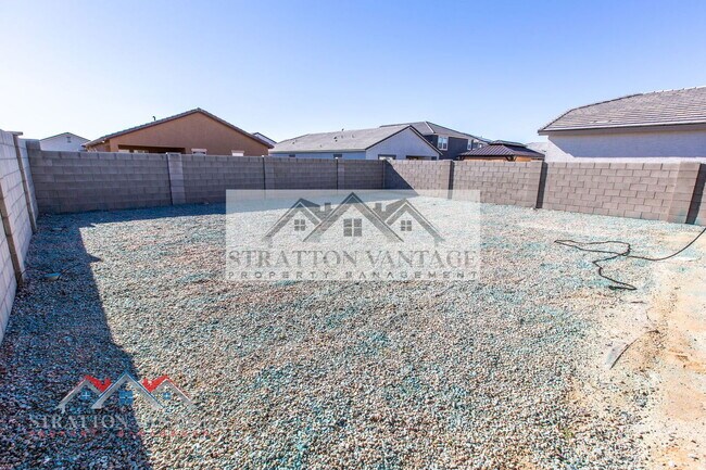 Building Photo - 36005 W San Clemente Ave