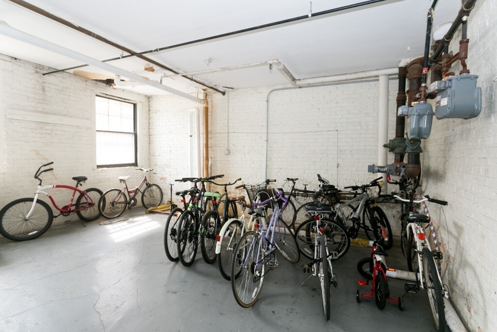 Building Photo - 4828 N Damen Ave