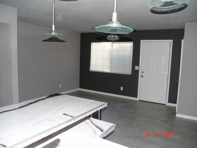 Building Photo - 630 S Morris