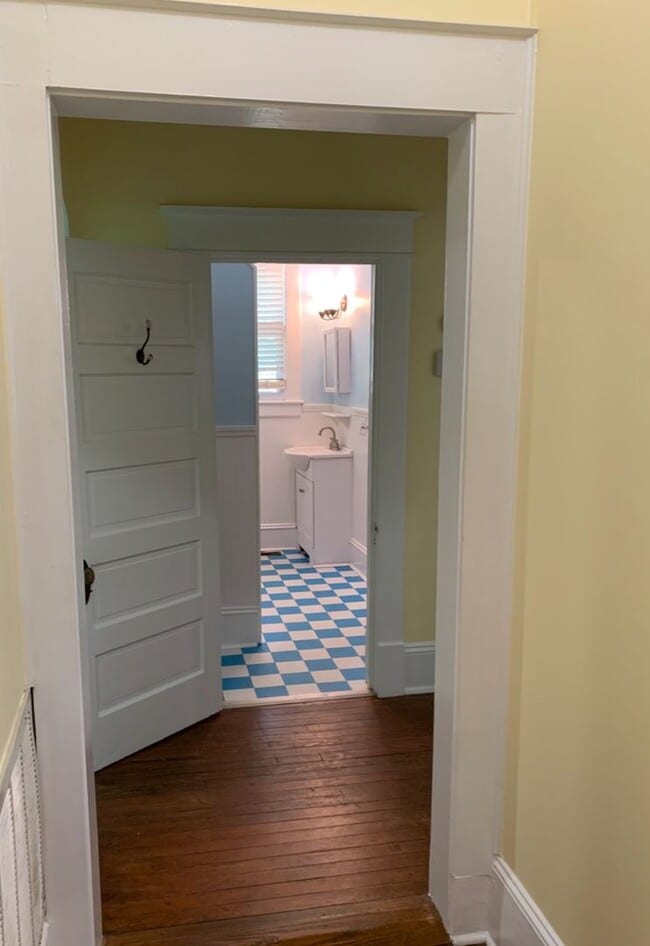 Building Photo - 110 N Hilliard St