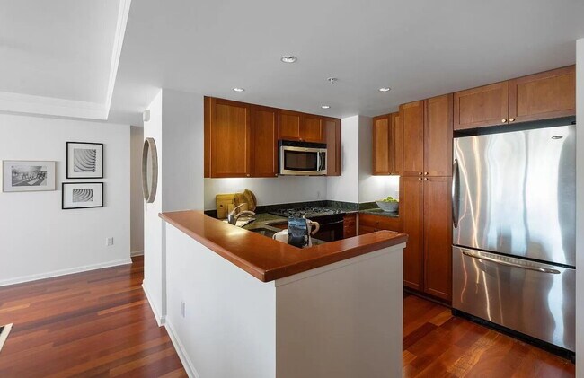 Building Photo - Contemporary Unit with High-End Features