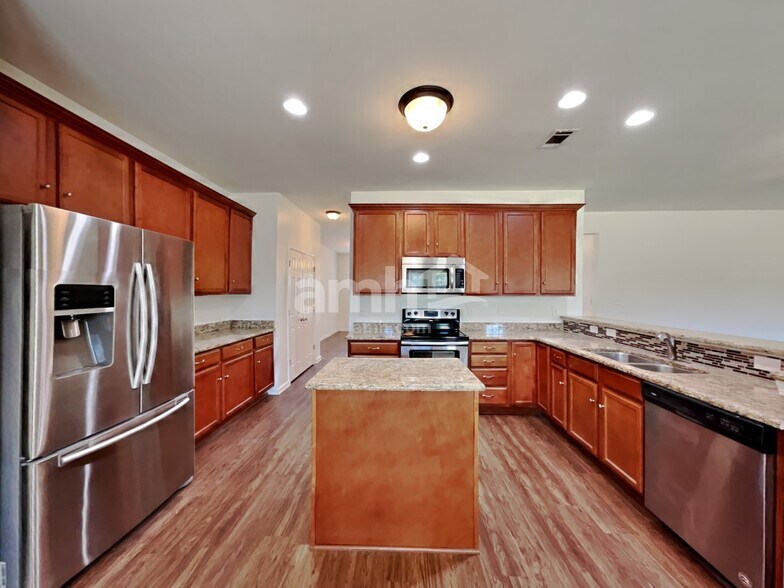 Building Photo - 106 E Cavendish Dr