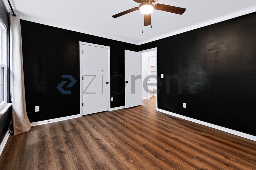 Building Photo - Unit