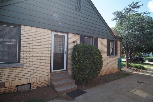 Building Photo - 2304 NW 28th St