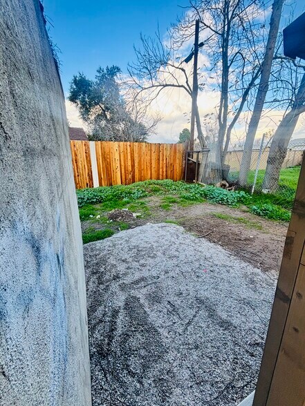 Building Photo - 152 W Tenth St