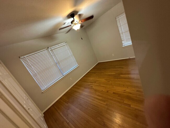 Building Photo - 506 Gardenia St