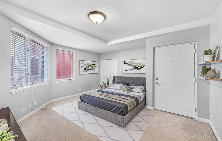 2nd bedroom with ensuite bath - 1430 N La Salle Dr