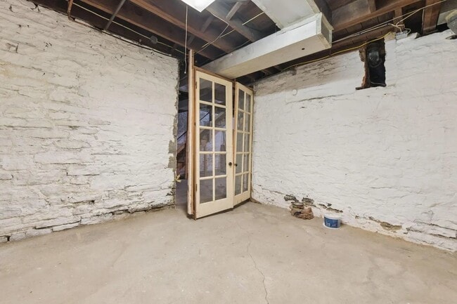 Building Photo - 218 N Sandusky St