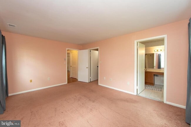 Building Photo - 115 Cascade Ct