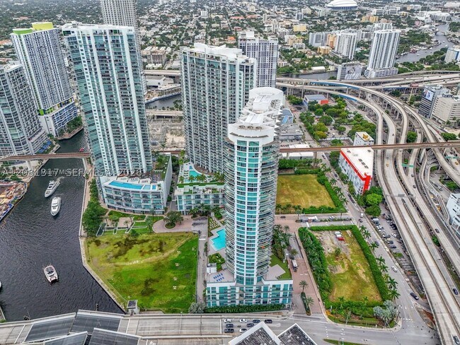 Building Photo - 350 S Miami Ave