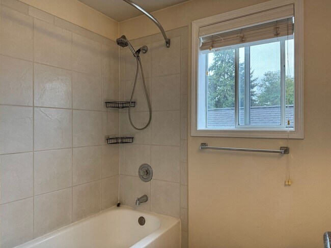 Building Photo - 1124 N 92nd St