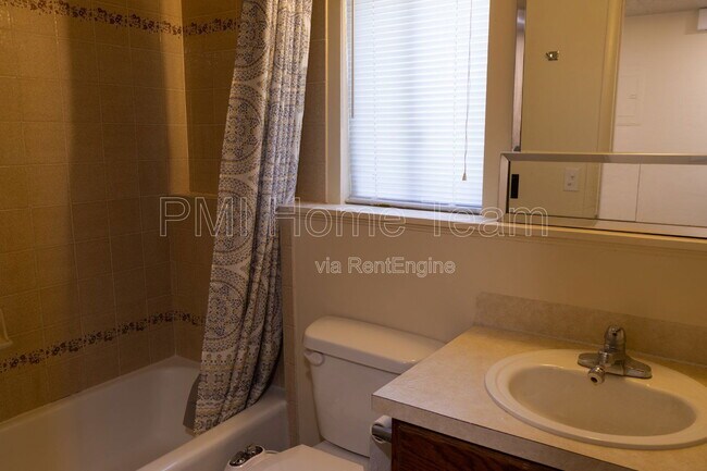 Building Photo - 1420 N Liberty Ave