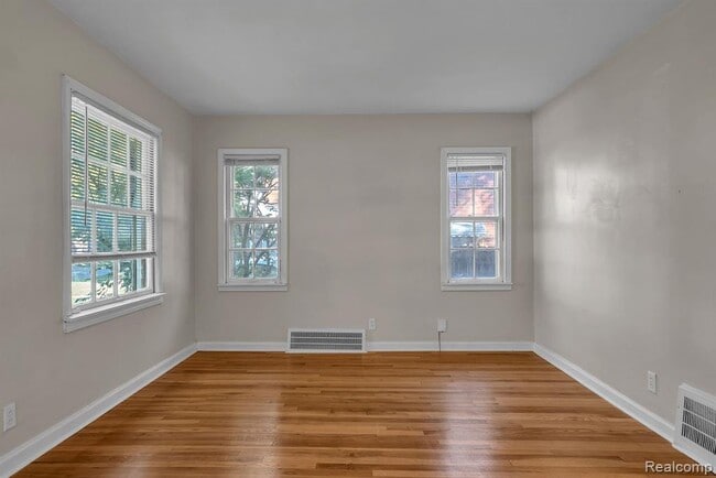 Building Photo - 1109 Shadowlawn St