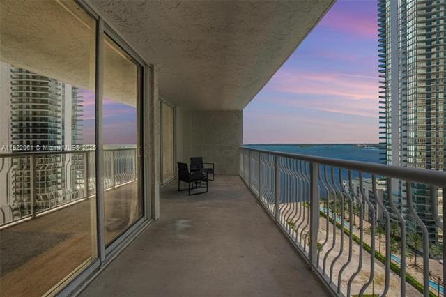 Building Photo - 1200 Brickell Bay Dr