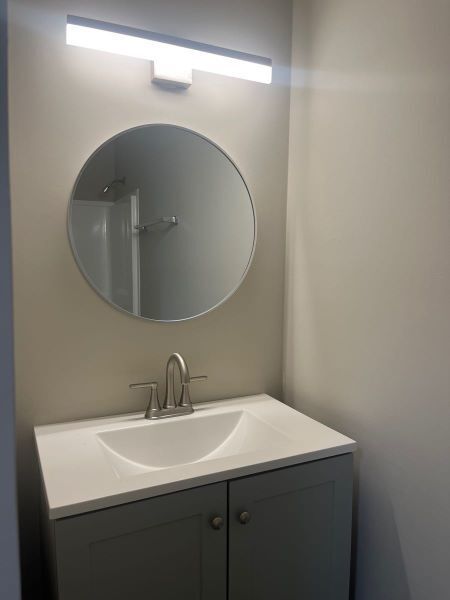 Building Photo - Recently renovated 3bd/2ba townhome in Ced...