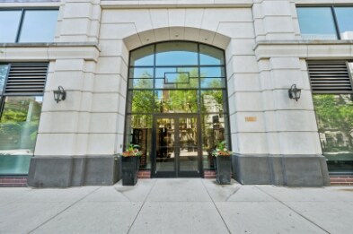 Building Photo - 451 W Huron St