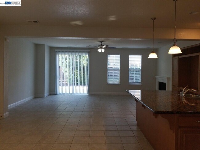 Building Photo - 199 N Alta Dena St