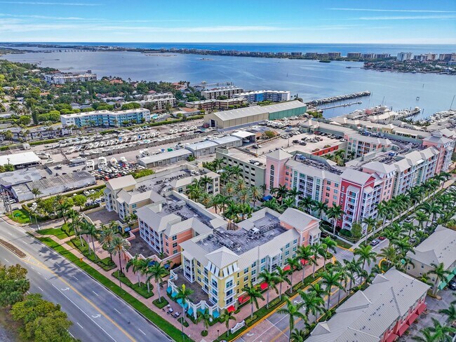 Building Photo - 802 W Windward Way