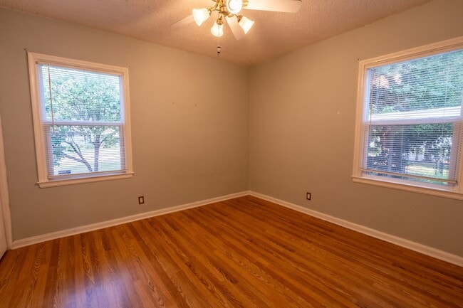 Building Photo - Charming 2 bed 1 bath in midtown Tulsa!