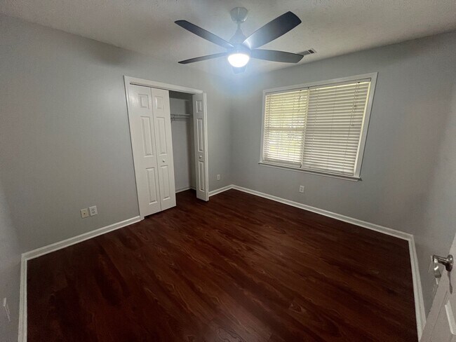 Building Photo - Lovely 3 bed 2 bath house on Ruth St.!