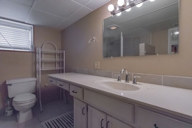 Building Photo - COLLEGE PRE-LEASING