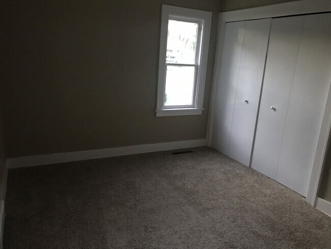 Building Photo - 566 E Sebewaing St