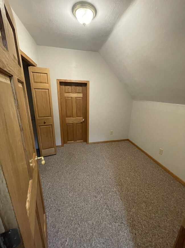 Building Photo - 127 E Main St