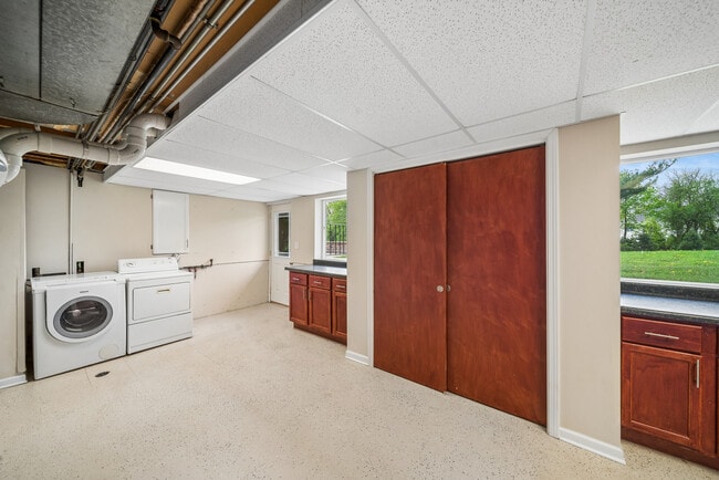 Building Photo - 1N451 Indian Knoll Rd