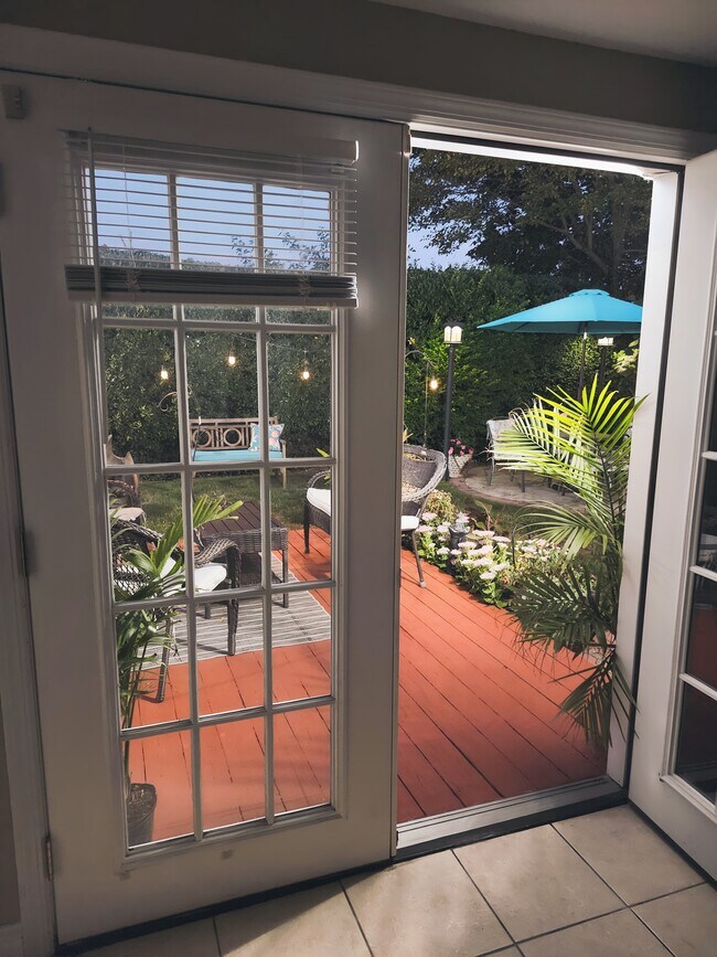 Private back Yard accessibility - 88 Bedford Rd