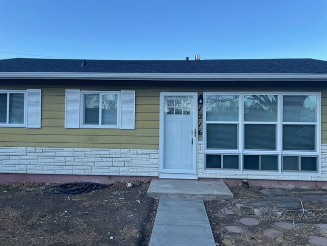 Building Photo - NEWLY REMODELED 3 BEDROOM RANCHER IN STRAT...