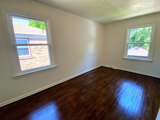 Building Photo - 853-855 Ballard SE