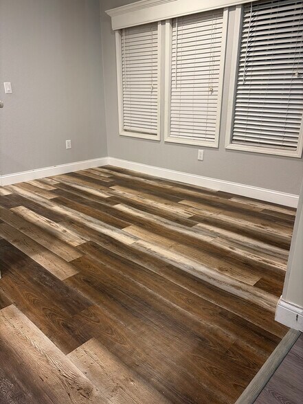 Building Photo - 511 S California St