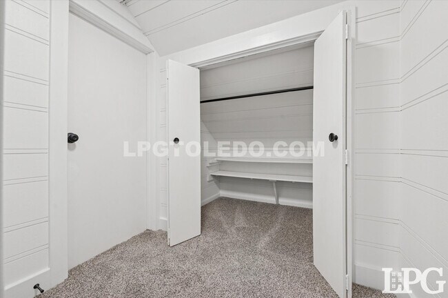 Building Photo - 1044 Hawk St