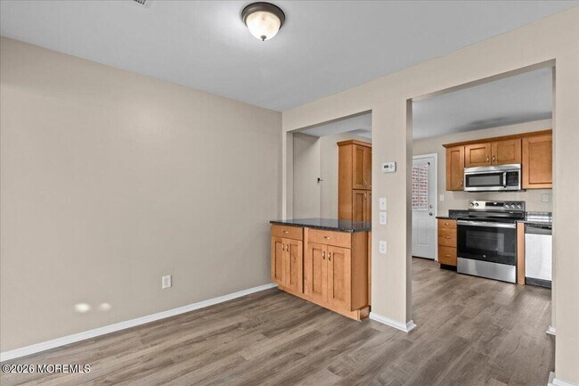 Building Photo - 8 Primrose Ln