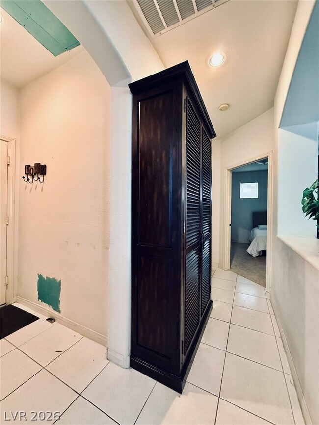 Building Photo - 2429 Tour Edition Dr