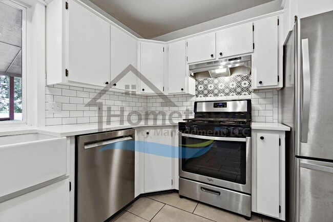 Building Photo - 4 Bedroom 4 Bathroom Home with Attached 2-...